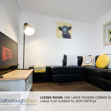 Hibernia Place, 3 Bedroom Townhouse With Patio & Seating Area - Free Parking Scarborough Ngoại thất bức ảnh