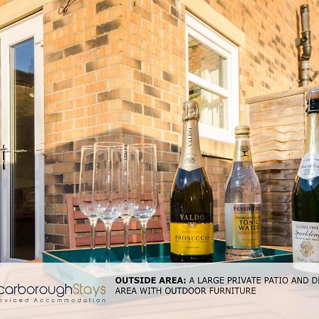 Hibernia Place, 3 Bedroom Townhouse With Patio & Seating Area - Free Parking Scarborough Ngoại thất bức ảnh