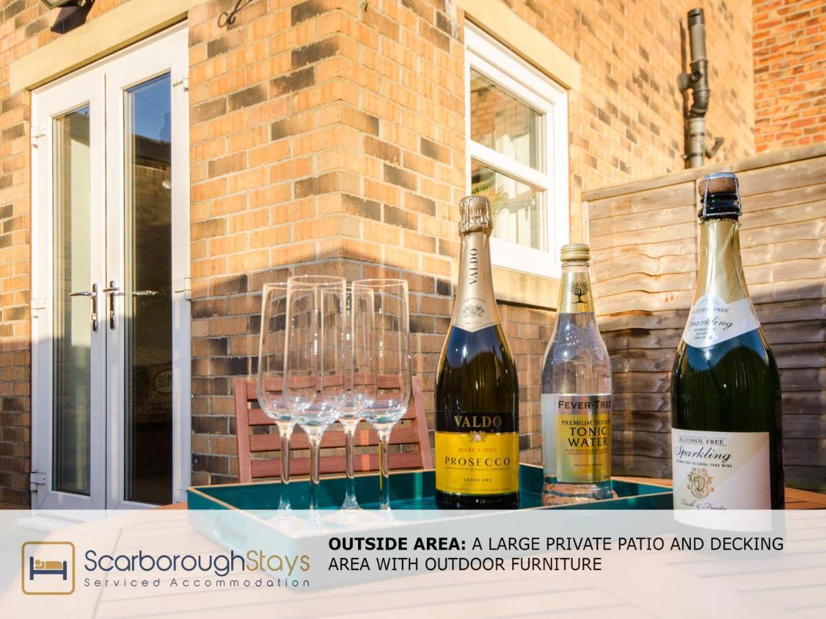 Hibernia Place, 3 Bedroom Townhouse With Patio & Seating Area - Free Parking Scarborough Ngoại thất bức ảnh