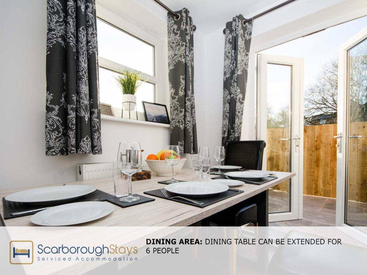 Hibernia Place, 3 Bedroom Townhouse With Patio & Seating Area - Free Parking Scarborough Ngoại thất bức ảnh