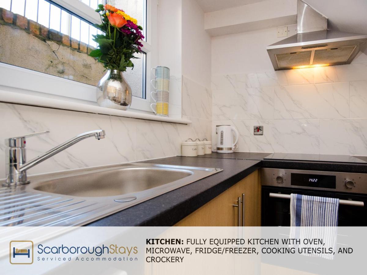 Hibernia Place, 3 Bedroom Townhouse With Patio & Seating Area - Free Parking Scarborough Ngoại thất bức ảnh