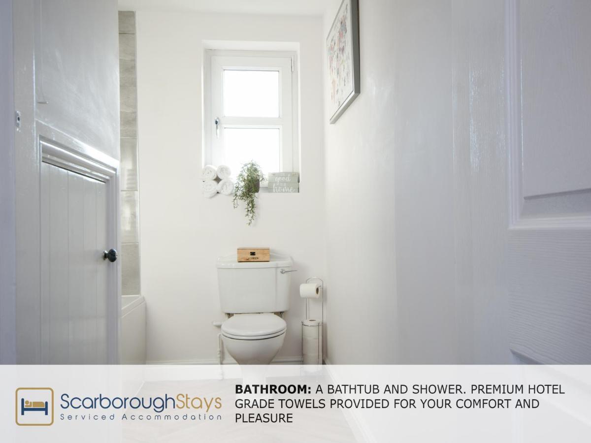 Hibernia Place, 3 Bedroom Townhouse With Patio & Seating Area - Free Parking Scarborough Ngoại thất bức ảnh