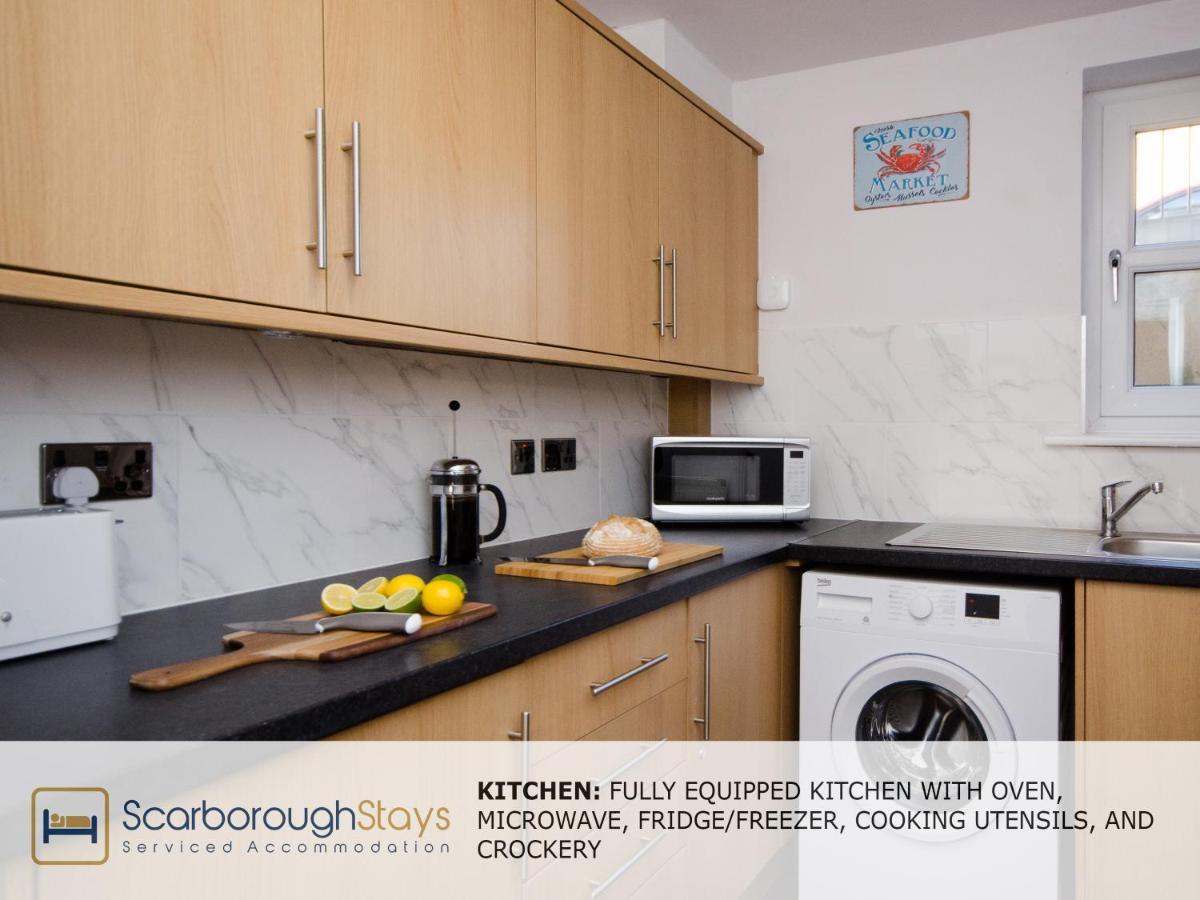 Hibernia Place, 3 Bedroom Townhouse With Patio & Seating Area - Free Parking Scarborough Ngoại thất bức ảnh